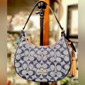 KLEO HOBO IN SIGNATURE CHAMBRAY.